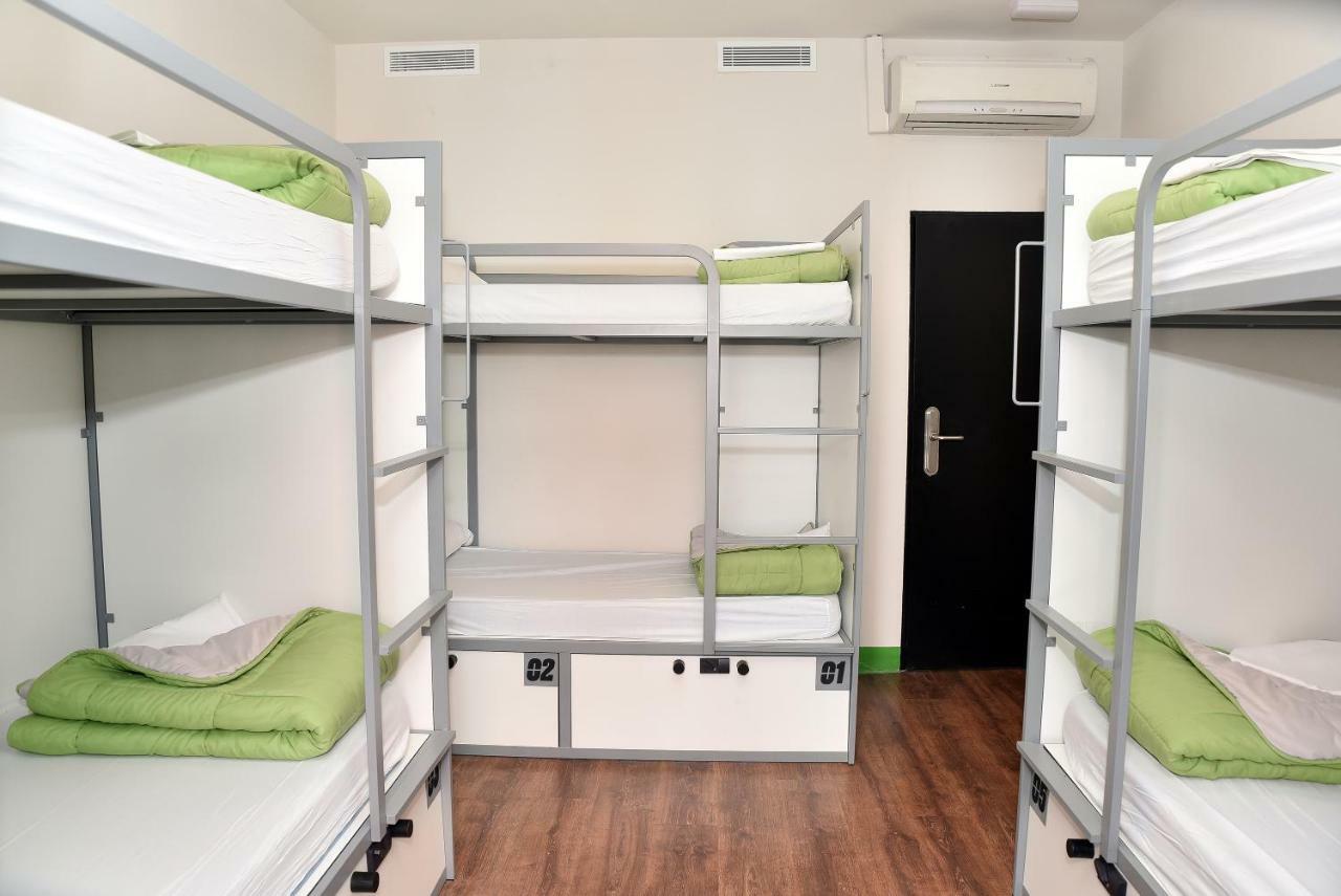 Einzelbett in einem Schlafsaal mit 12 Betten (Frauen)